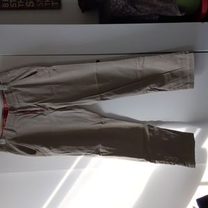 Under Armour khaki pants size 32/30